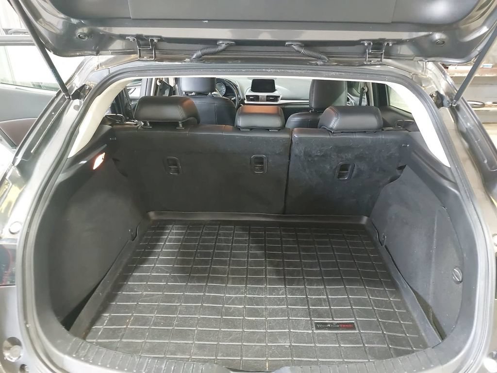 Used 2018 MAZDA MAZDA3 Touring FWD image 12