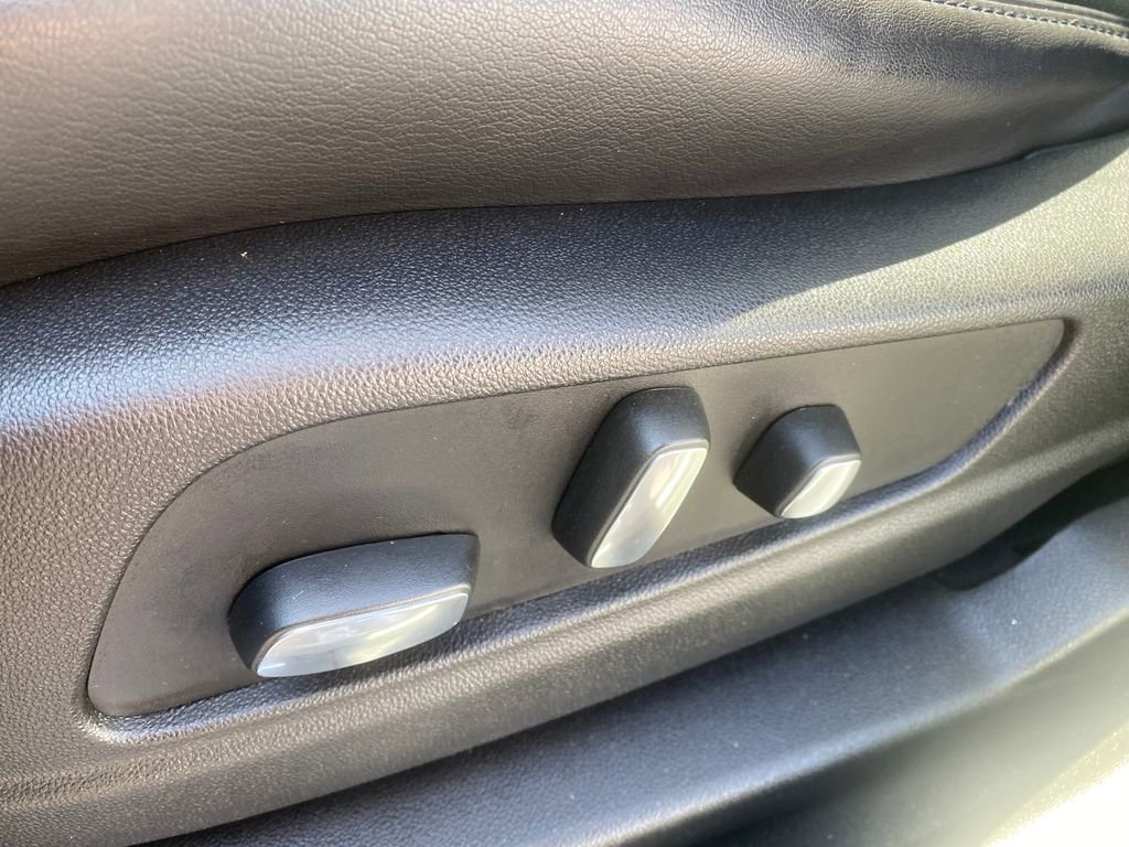 Used 2017 Cadillac XT5 Luxury image 11