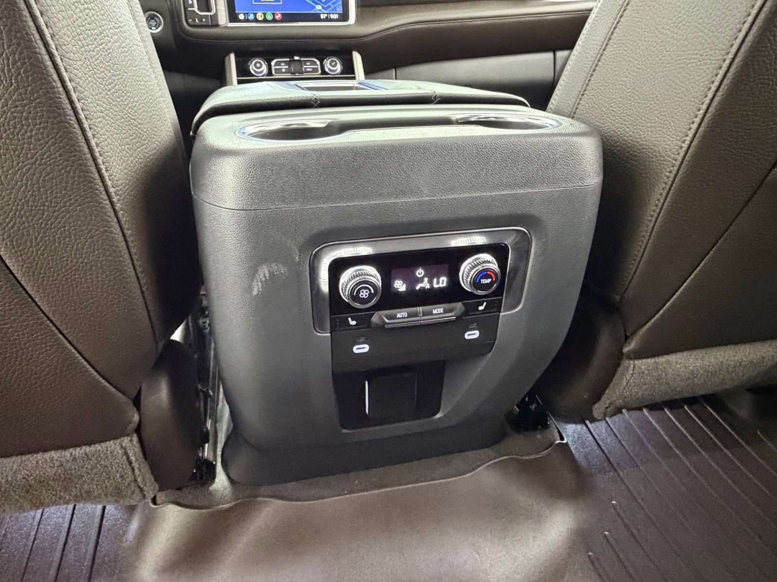 Used 2021 GMC Yukon Denali w/ Denali Premium Package AWD/4WD image 36