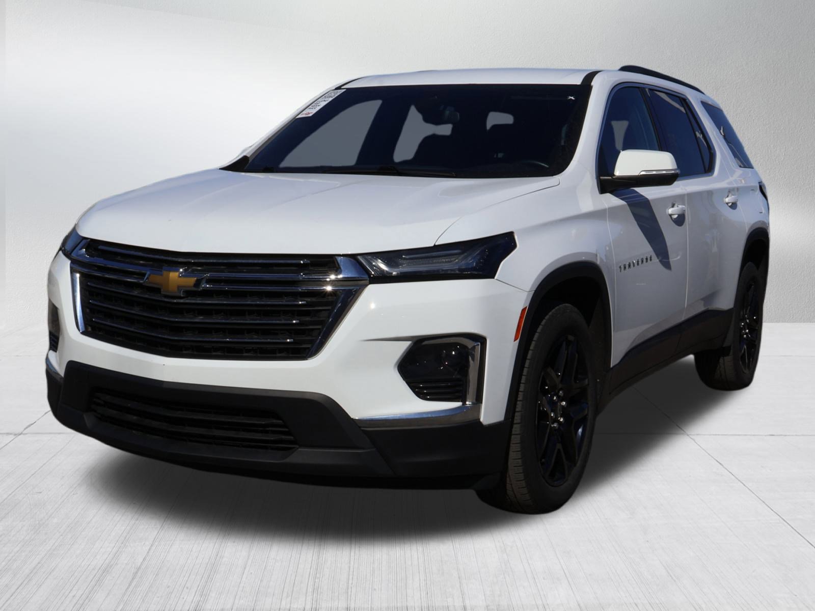 Used 2023 Chevrolet Traverse LT image 3