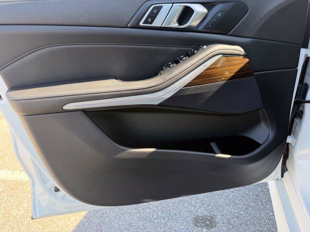 Used 2023 BMW X5 sDrive40i w/ M Sport Package RWD image 14