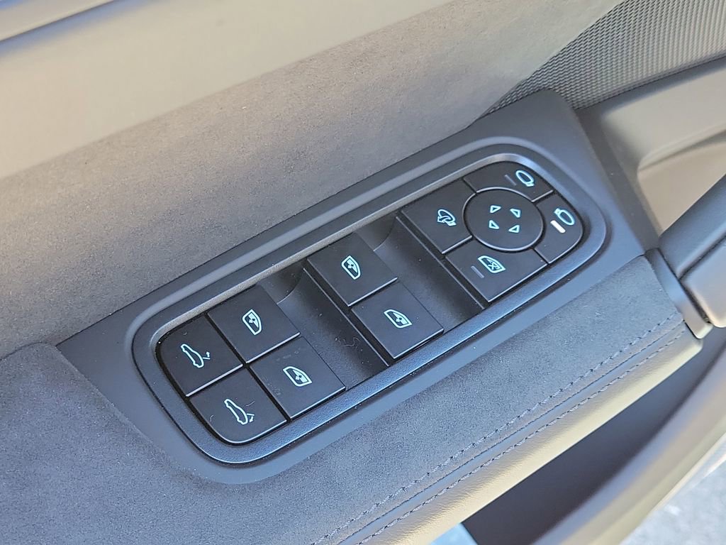 New 2026 Porsche Cayenne GTS image 26