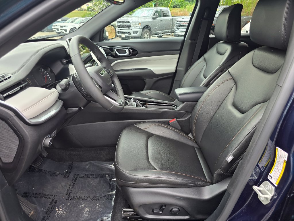 Used 2024 Jeep Compass Limited AWD/4WD image 4