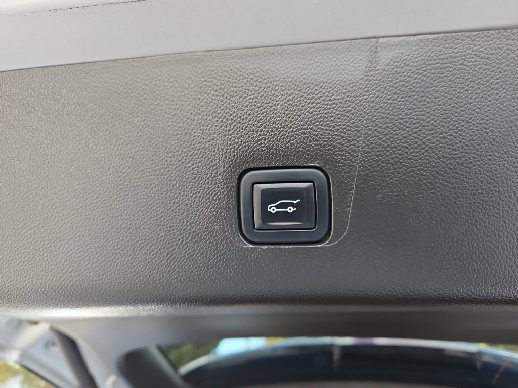 Used 2022 Chevrolet Traverse LT image 33