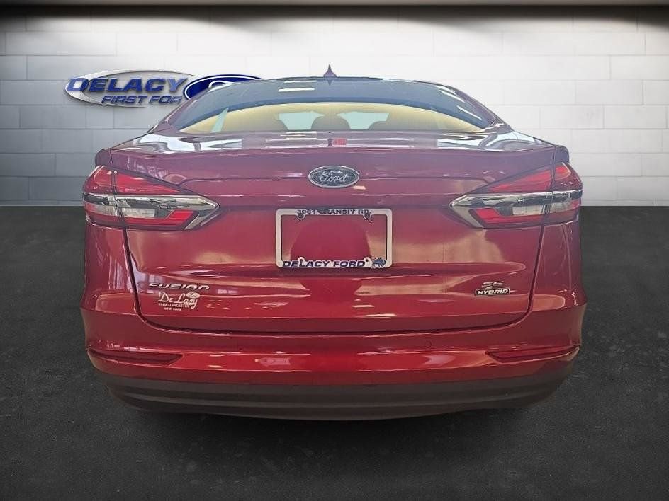 Used 2020 Ford Fusion SE image 6