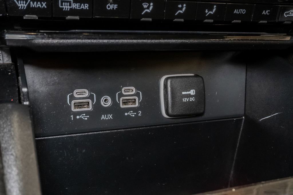 Used 2025 Jeep Grand Cherokee L Laredo image 25