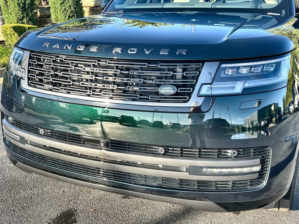 Certified 2025 Land Rover Range Rover SE AWD/4WD image 9
