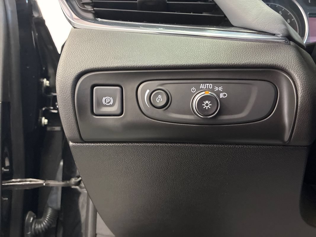 Used 2019 Buick Enclave Essence w/ Trailering Package, 5000 lbs. AWD/4WD image 11