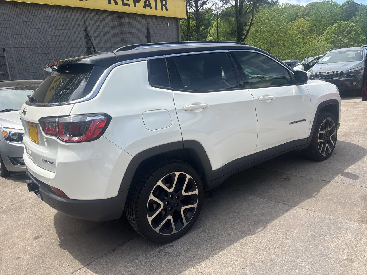 Used 2017 Jeep Compass Limited w/ Navigation Group AWD/4WD image 5