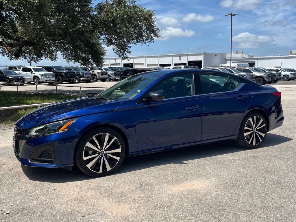 Used 2024 Nissan Altima 2.5 SR FWD image 1