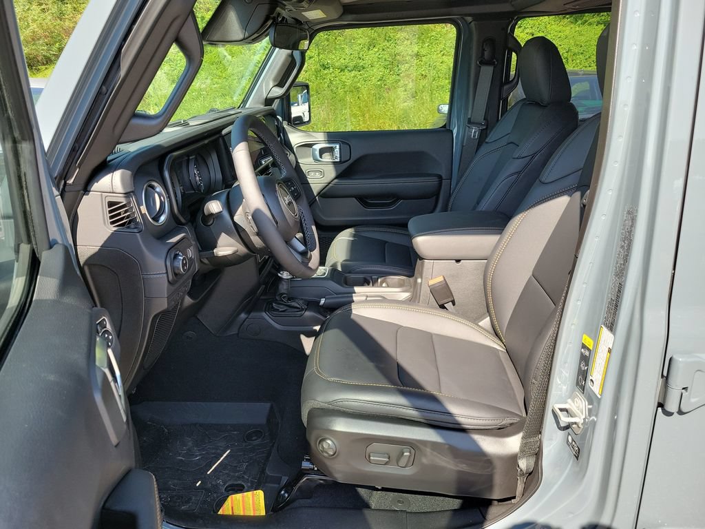 New 2026 Jeep Gladiator Sport AWD/4WD image 24