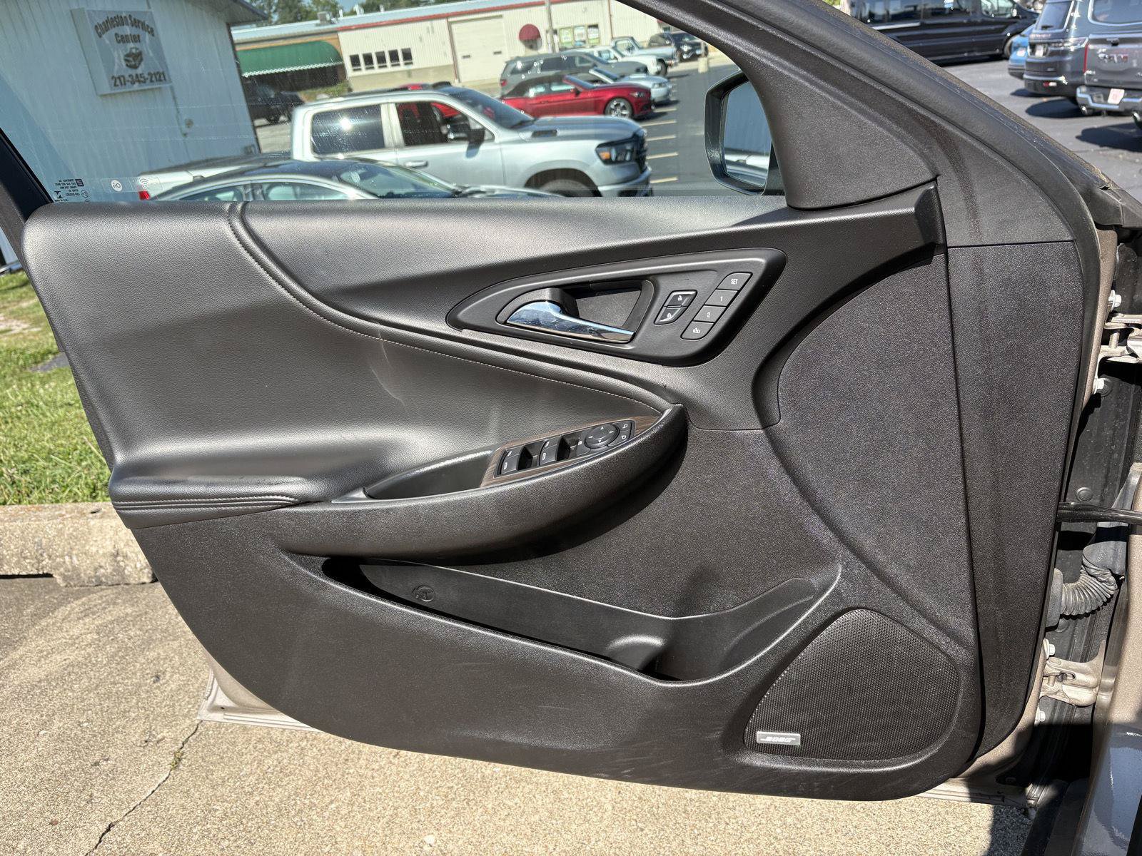 Used 2024 Chevrolet Malibu LT FWD image 3