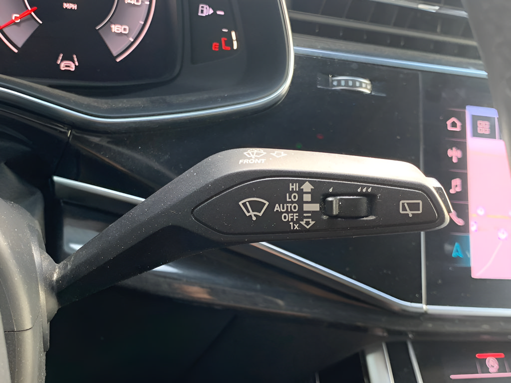 Used 2019 Audi Q8 Prestige w/ Luxury Package AWD/4WD image 25