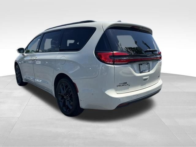 Used 2021 Chrysler Pacifica Touring-L w/ Premium & Safety Sphere Group AWD/4WD image 5