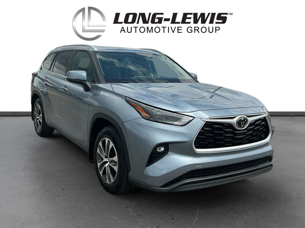 Used 2024 Toyota Highlander XLE FWD image 10