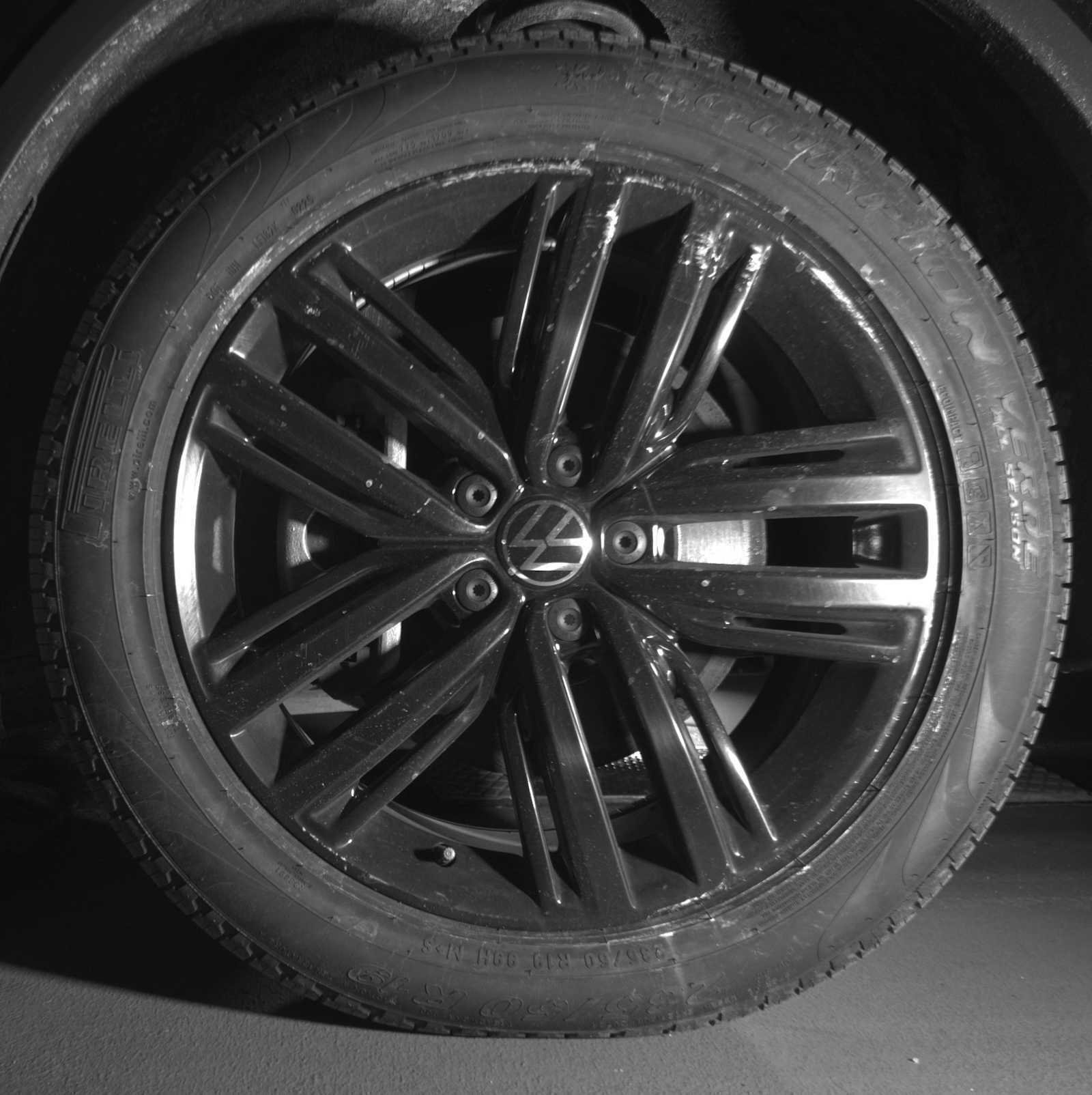 Used 2022 Volkswagen Tiguan SE R-Line image 10