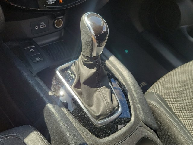 Certified 2021 Nissan Rogue Sport SV w/ Technology Package FWD image 32