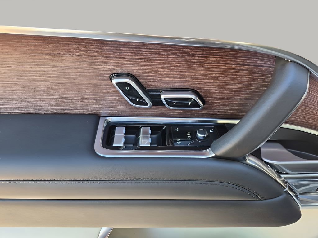 Used 2023 Land Rover Range Rover Autobiography AWD/4WD image 32