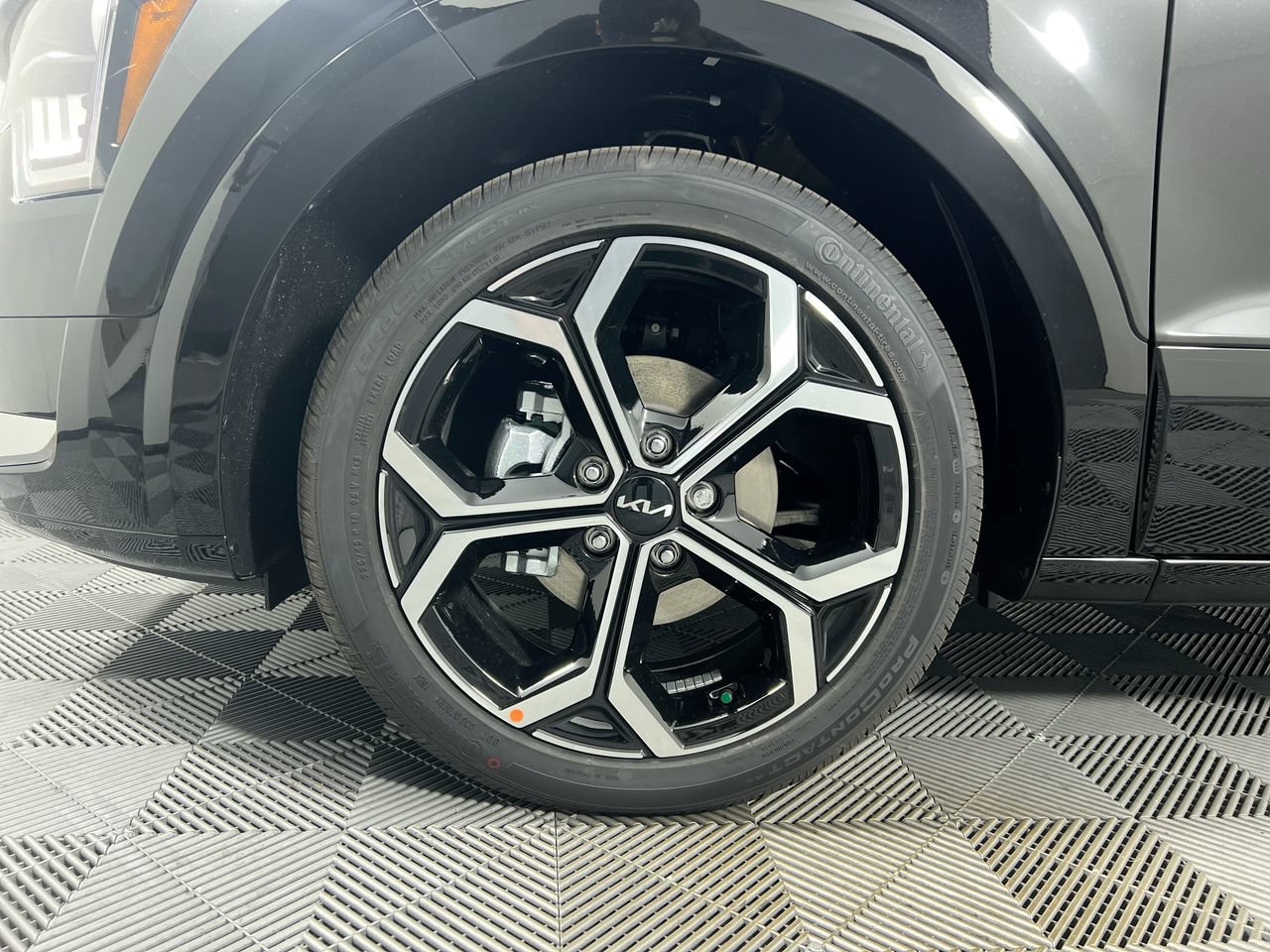 Certified 2025 Kia Niro EX Touring FWD image 13