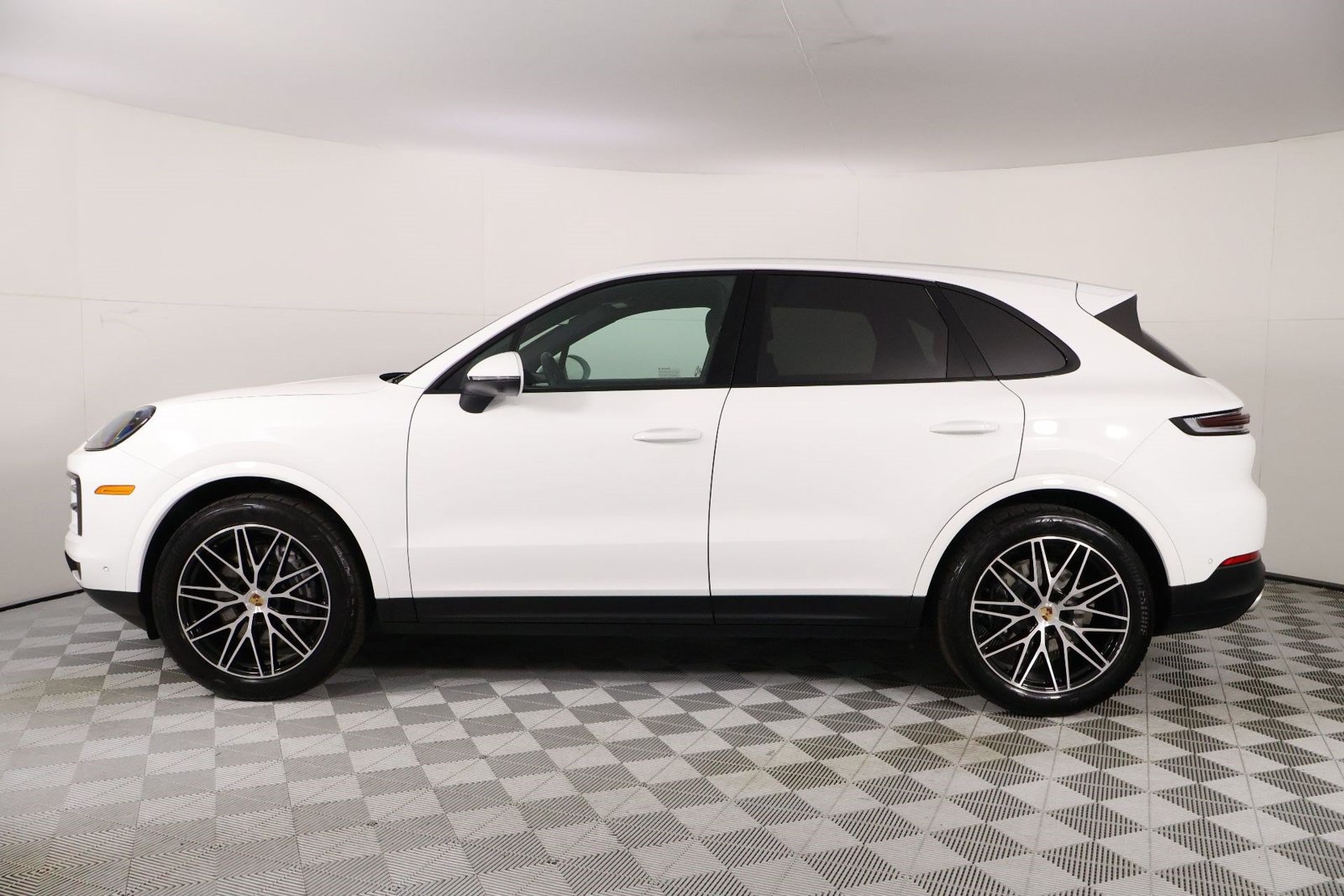 Certified 2026 Porsche Cayenne AWD/4WD image 2