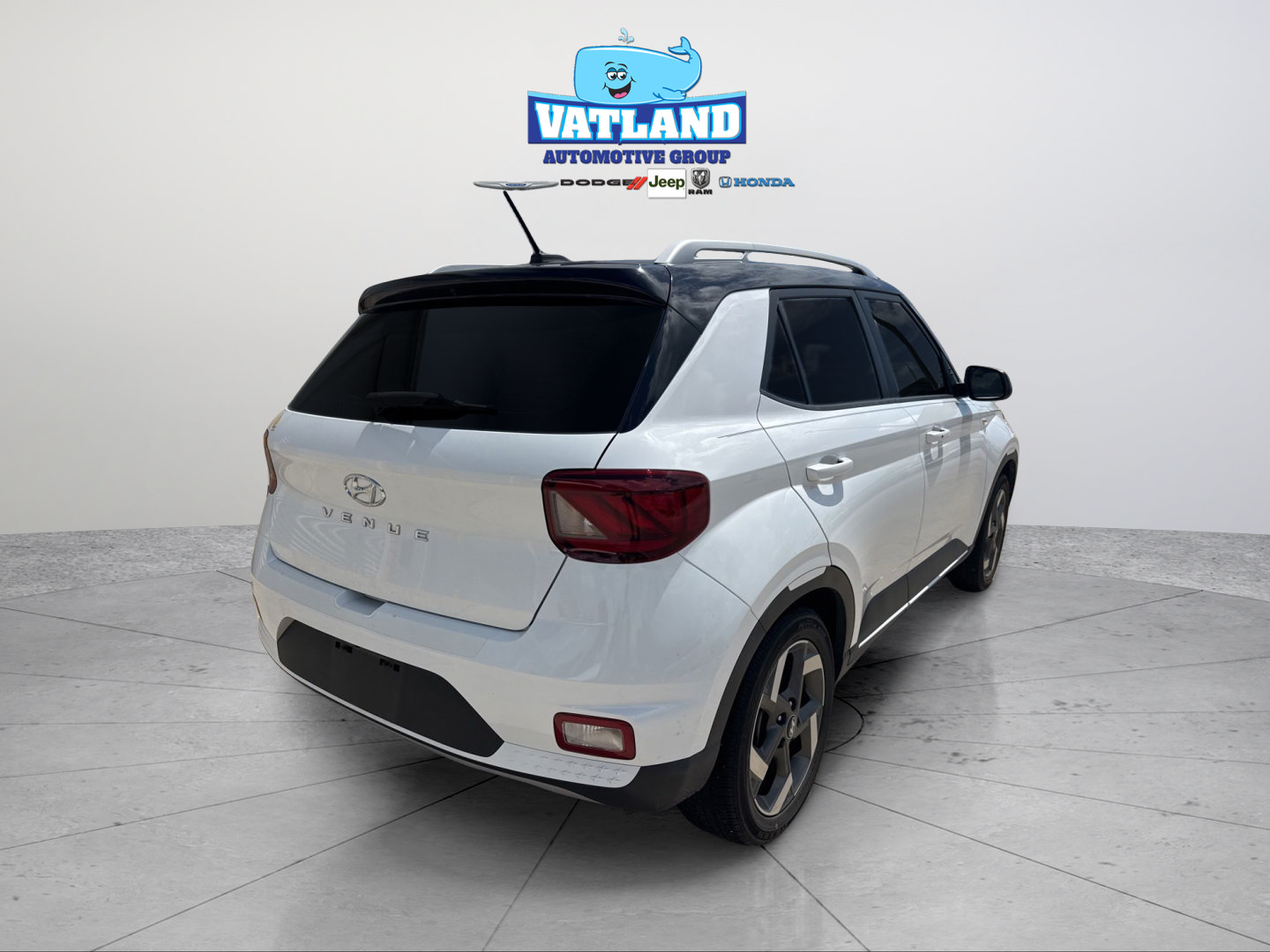 Used 2023 Hyundai Venue Limited FWD image 10