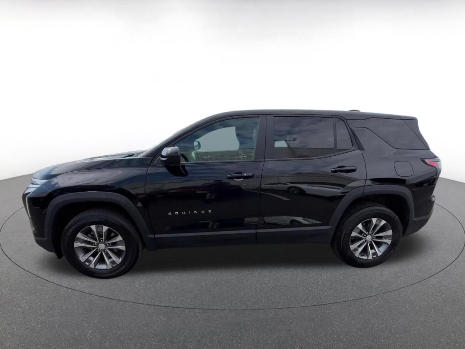 Used 2025 Chevrolet Equinox LT FWD image 8