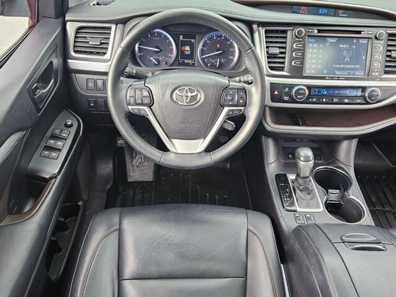 Used 2019 Toyota Highlander XLE image 9