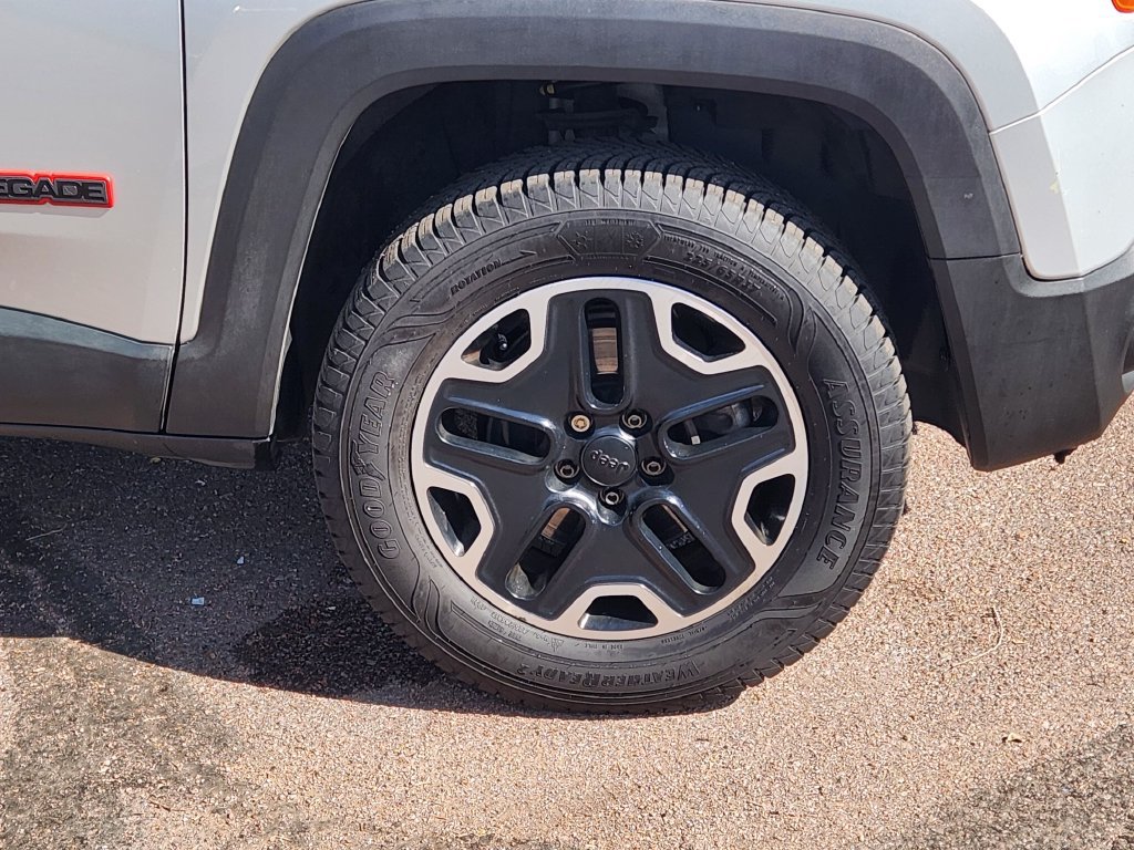 Used 2015 Jeep Renegade Trailhawk w/ Popular Equipment Group AWD/4WD image 30