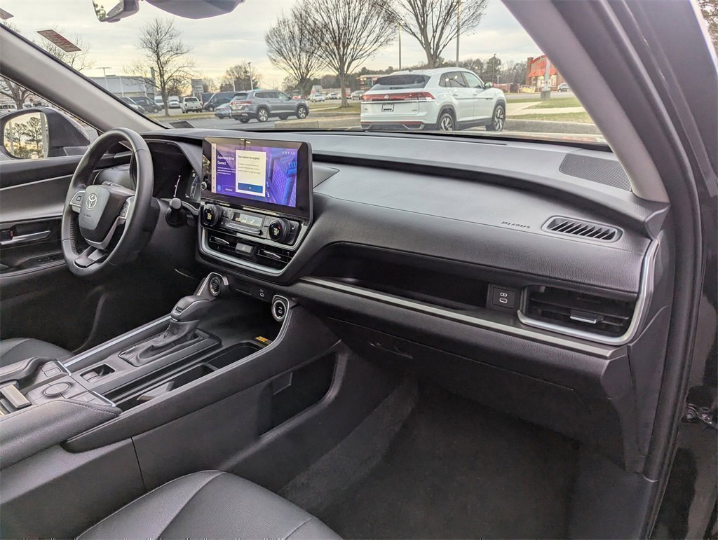 Used 2025 Toyota Grand Highlander AWD image 19