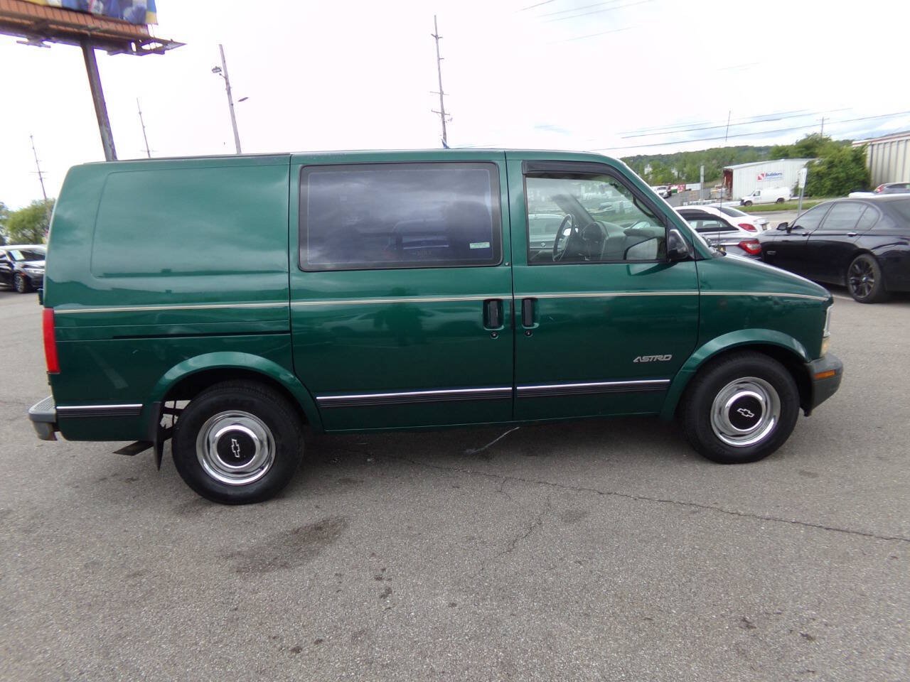 Used 1998 Chevrolet Astro w/ Convenience Group RWD image 52
