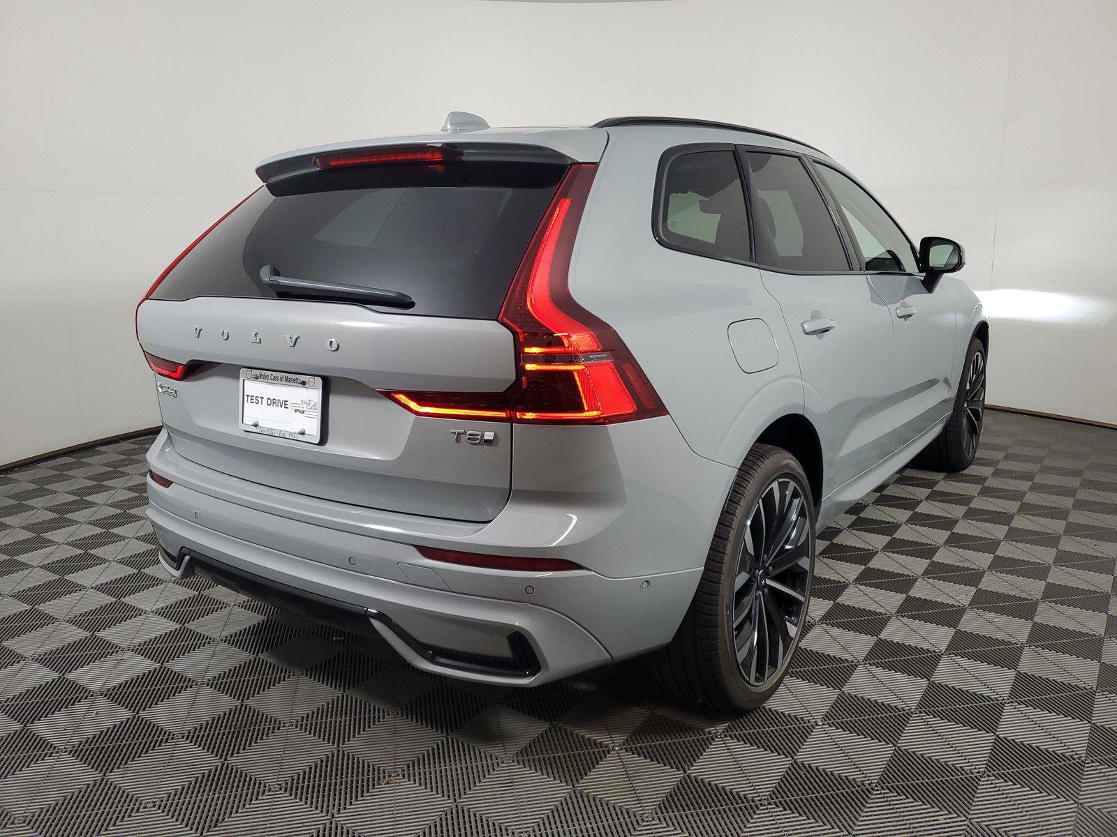 New 2026 Volvo XC60 T8 Ultra w/ Protection Package Premier AWD/4WD image 5