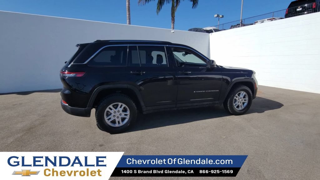 Used 2023 Jeep Grand Cherokee Laredo AWD/4WD image 8
