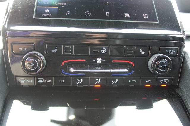 Used 2025 Jeep Grand Cherokee Altitude AWD/4WD image 24