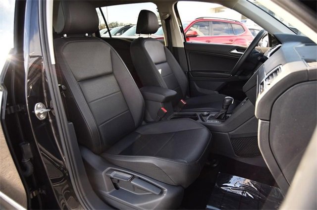 Used 2020 Volkswagen Tiguan SEL w/ Tiguan Two-Row MDO Package image 22