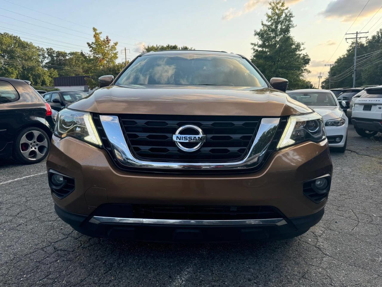 Used 2017 Nissan Pathfinder Platinum w/ Family Entertainment Package image 2