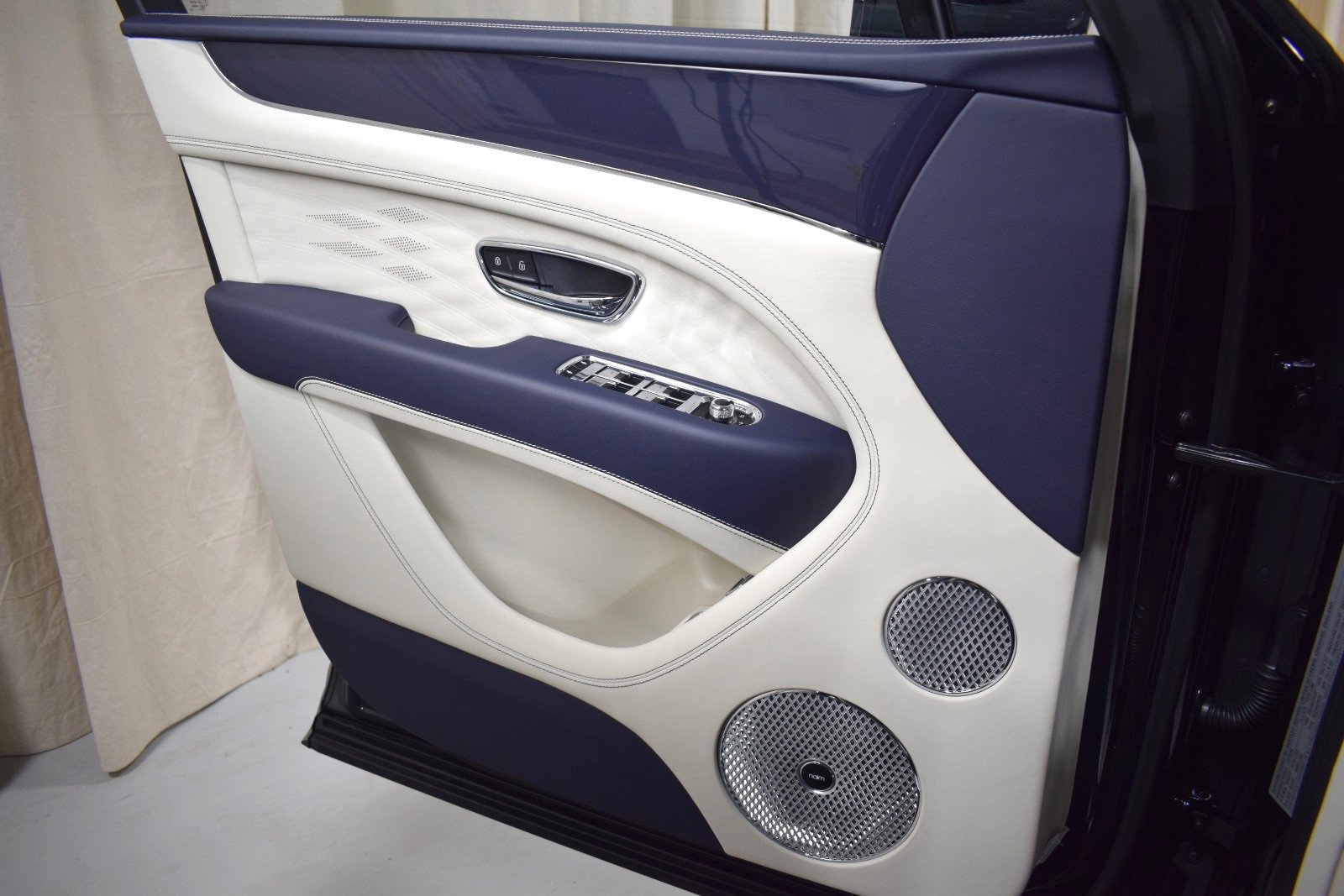 New 2025 Bentley Bentayga image 39