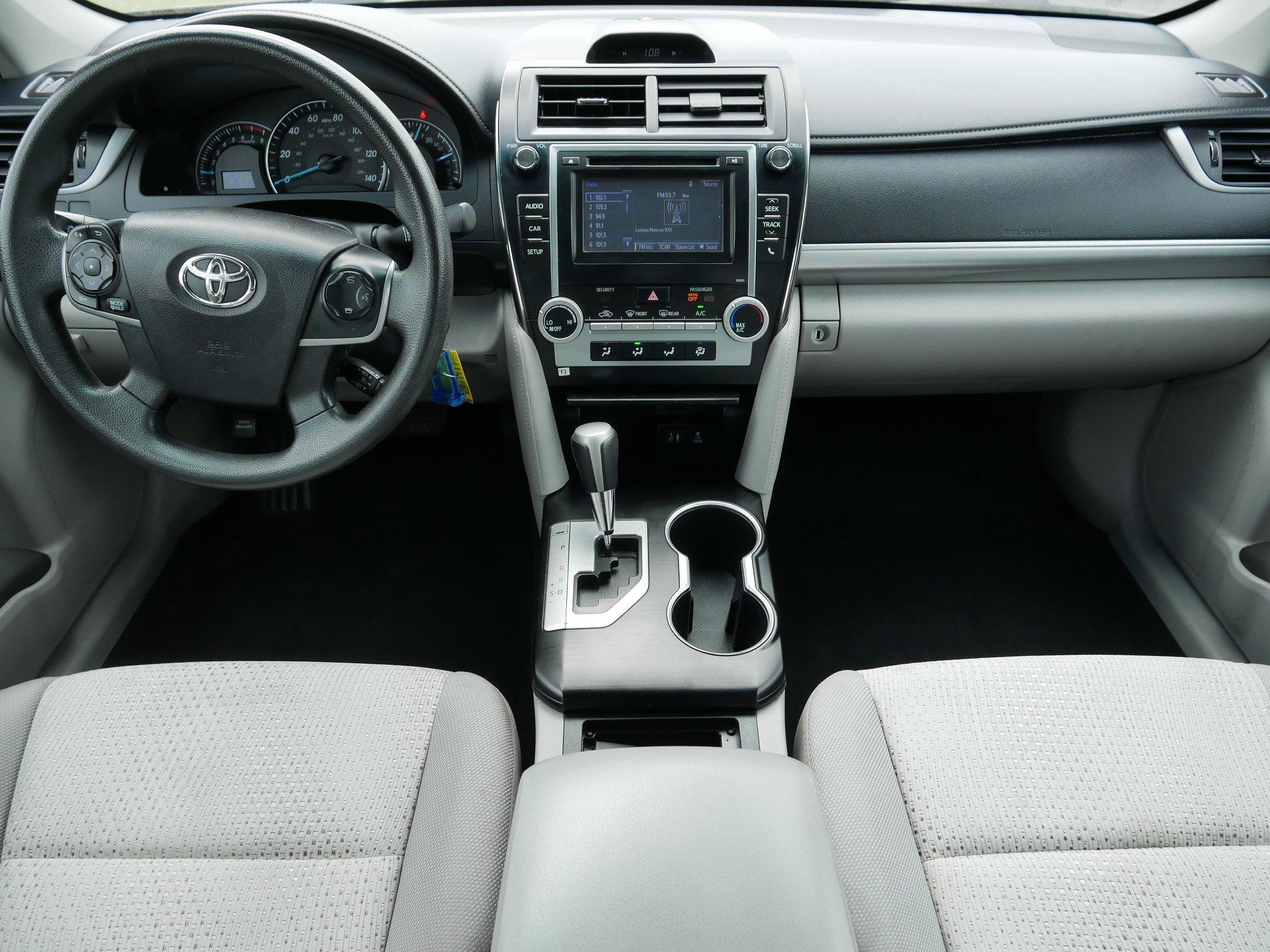 Used 2014 Toyota Camry LE FWD image 10