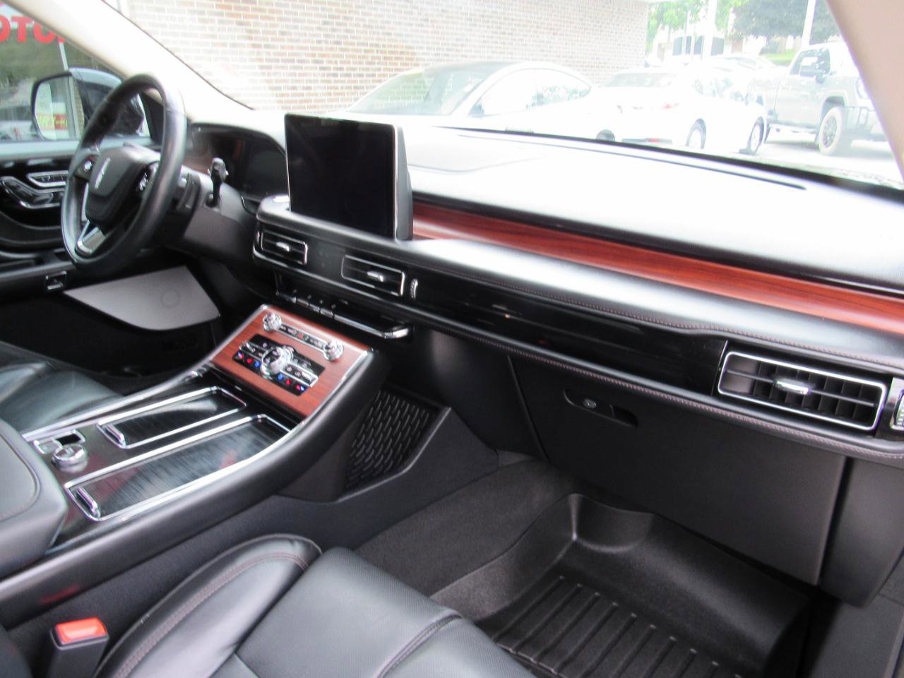 Used 2023 Lincoln Aviator Reserve w/ Equipment Group 201A AWD/4WD image 36