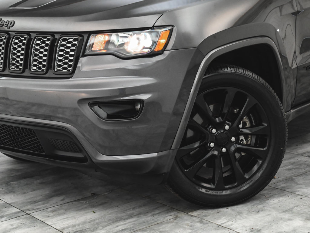 Used 2021 Jeep Grand Cherokee Laredo X AWD/4WD image 40