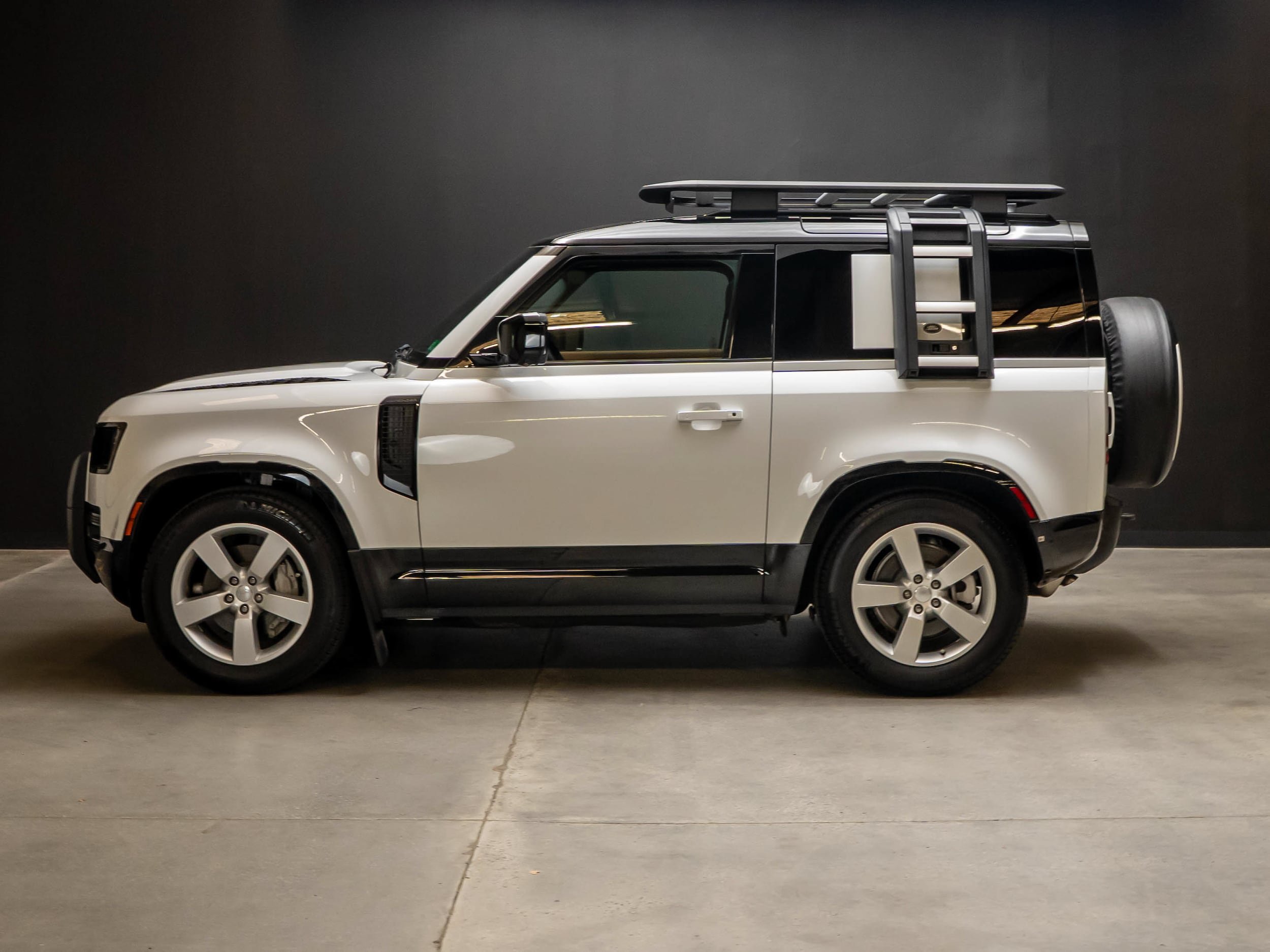 Used 2023 Land Rover Defender 90 X-Dynamic SE AWD/4WD image 2