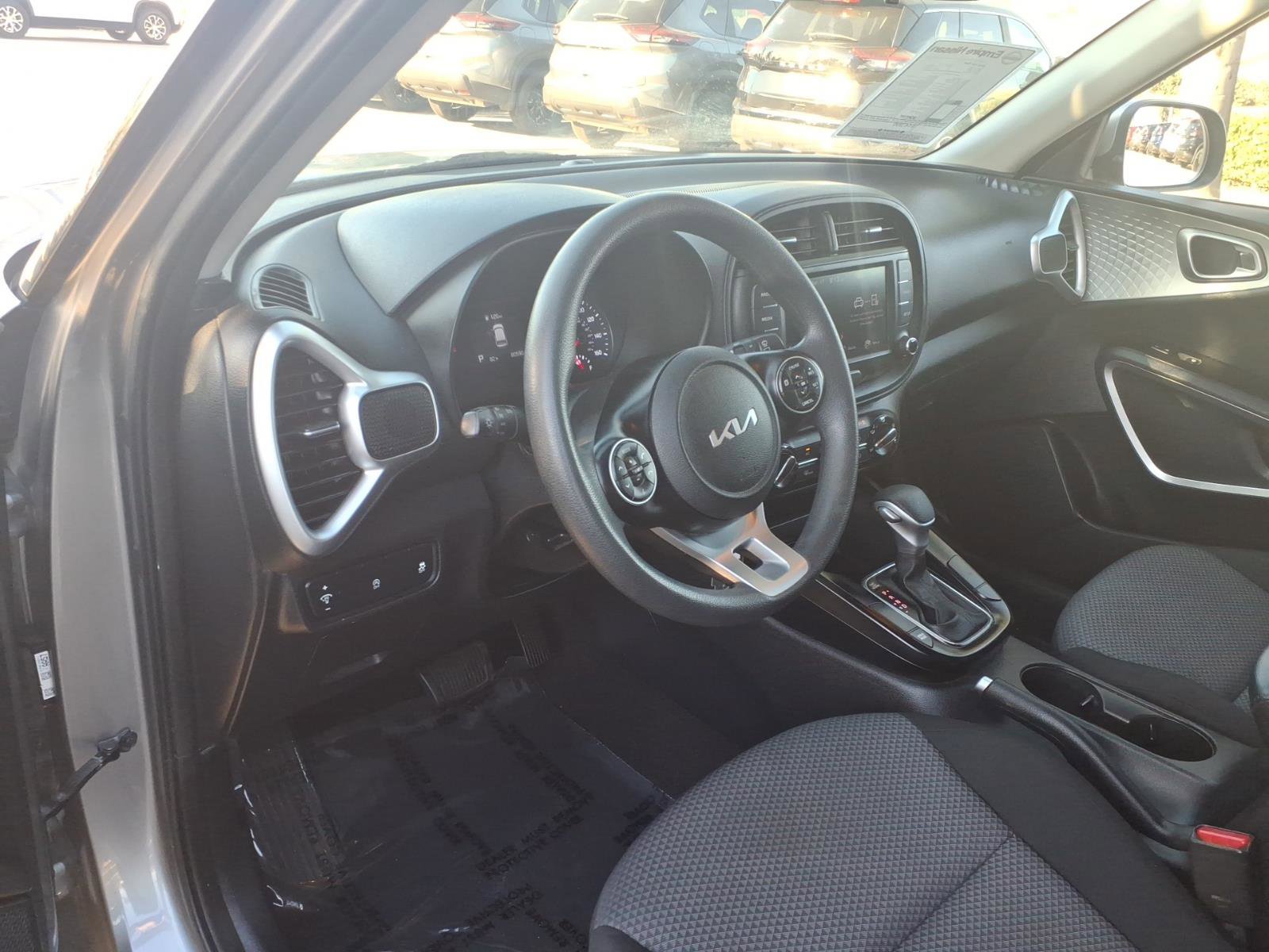 Used 2022 Kia Soul LX image 19