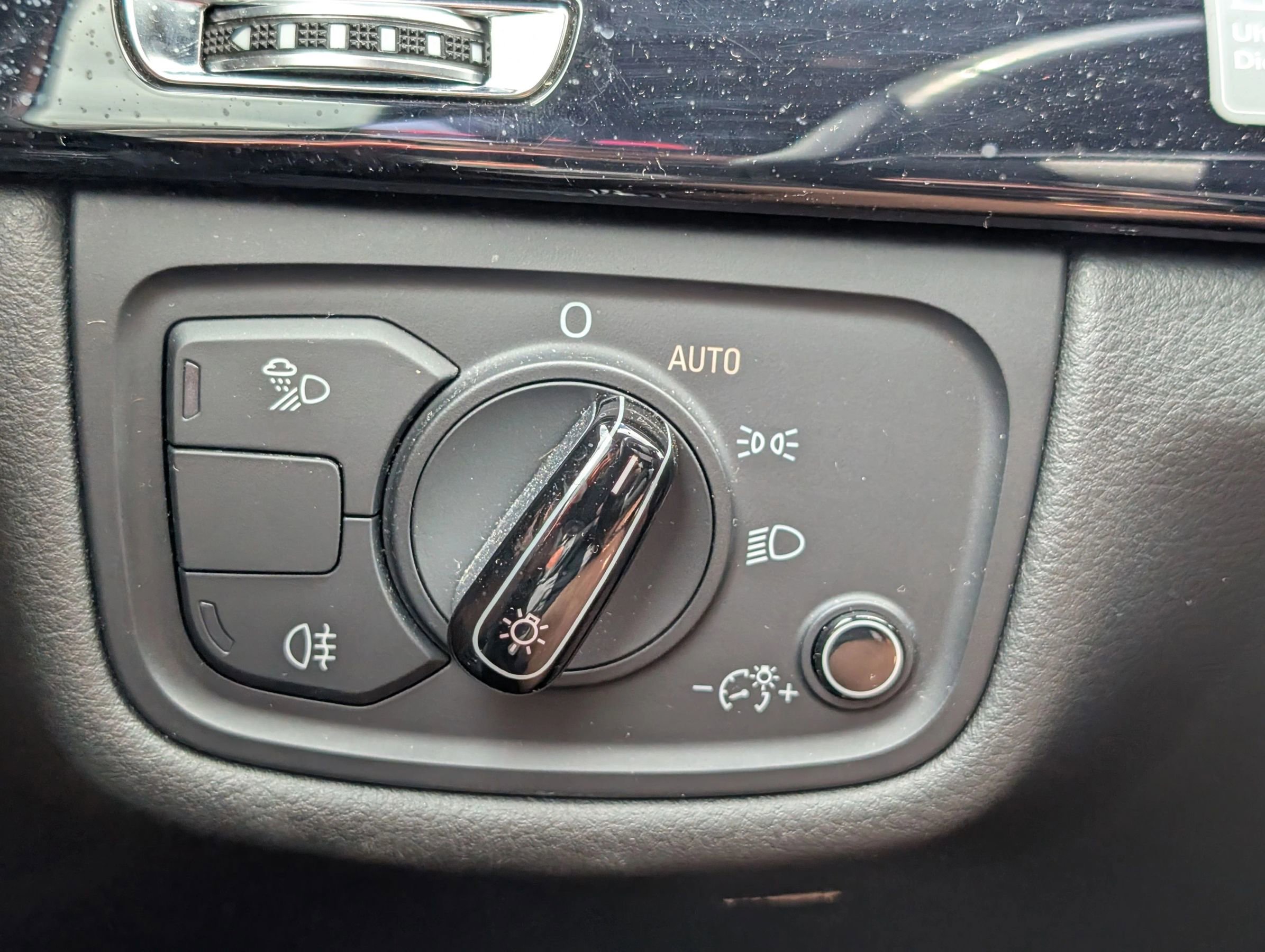Used 2014 Audi A8 L TDI w/ Premium Package image 28