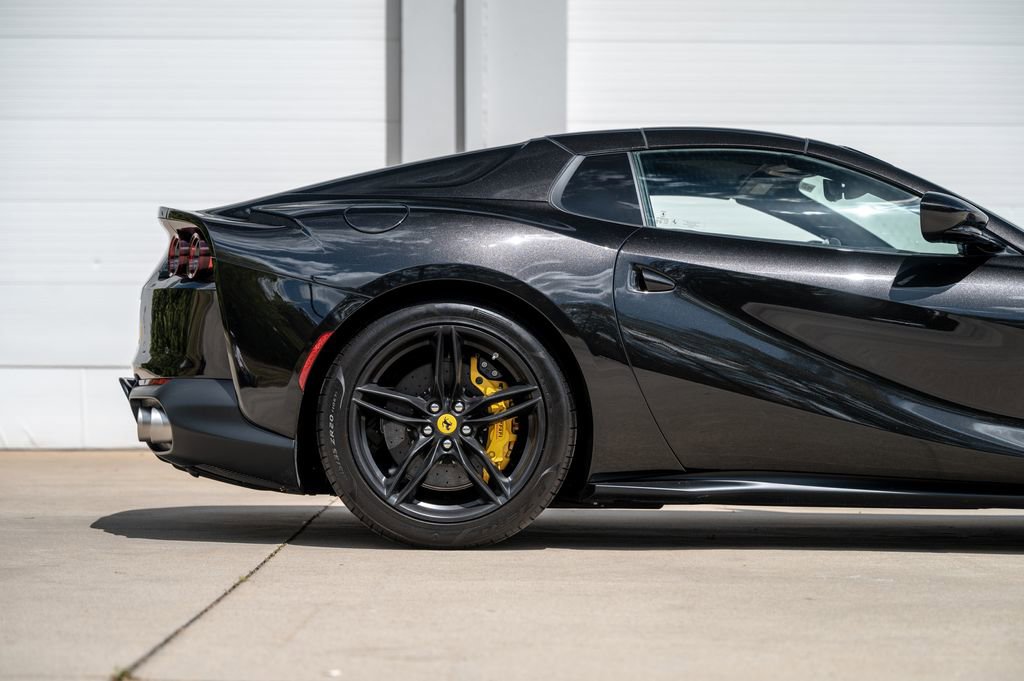 Used 2022 Ferrari 812 GTS RWD image 10