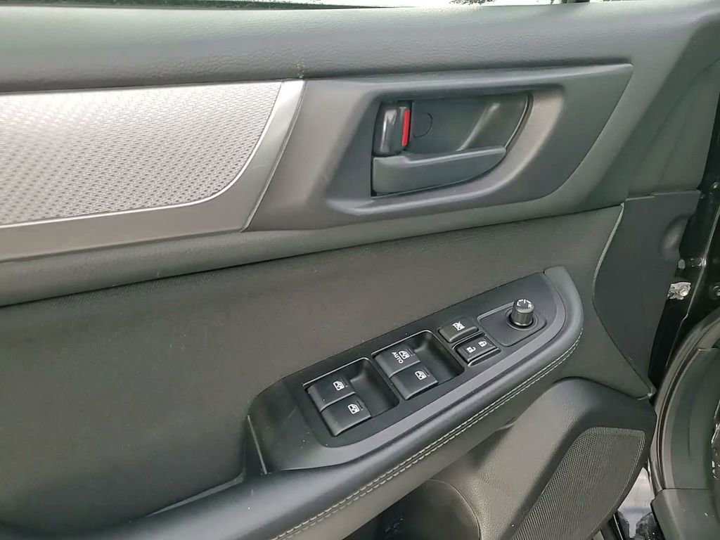 Used 2019 Subaru Outback 2.5i image 12