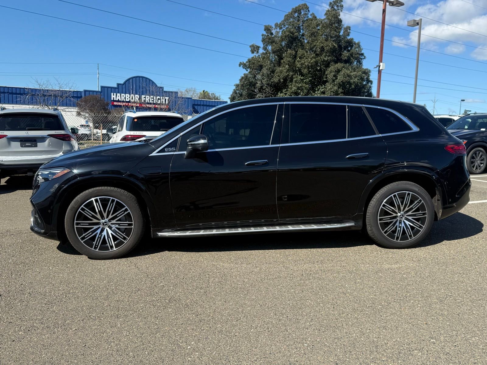 Used 2023 Mercedes-Benz EQS 580 4MATIC SUV image 3