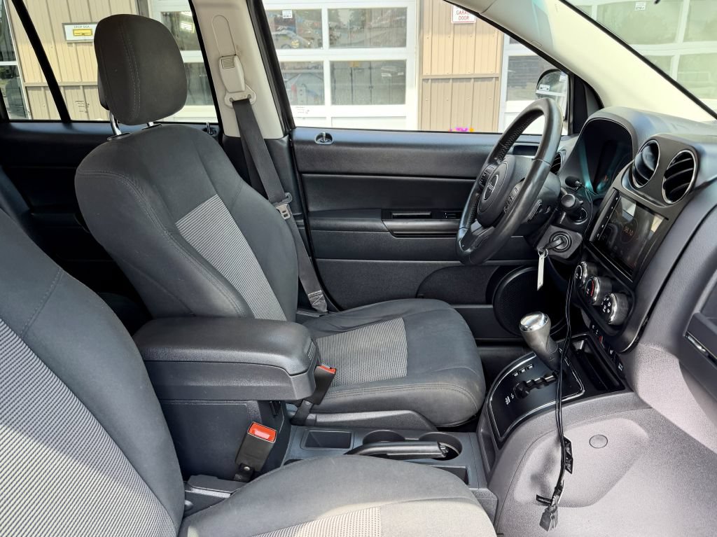 Used 2011 Jeep Compass Sport FWD image 17