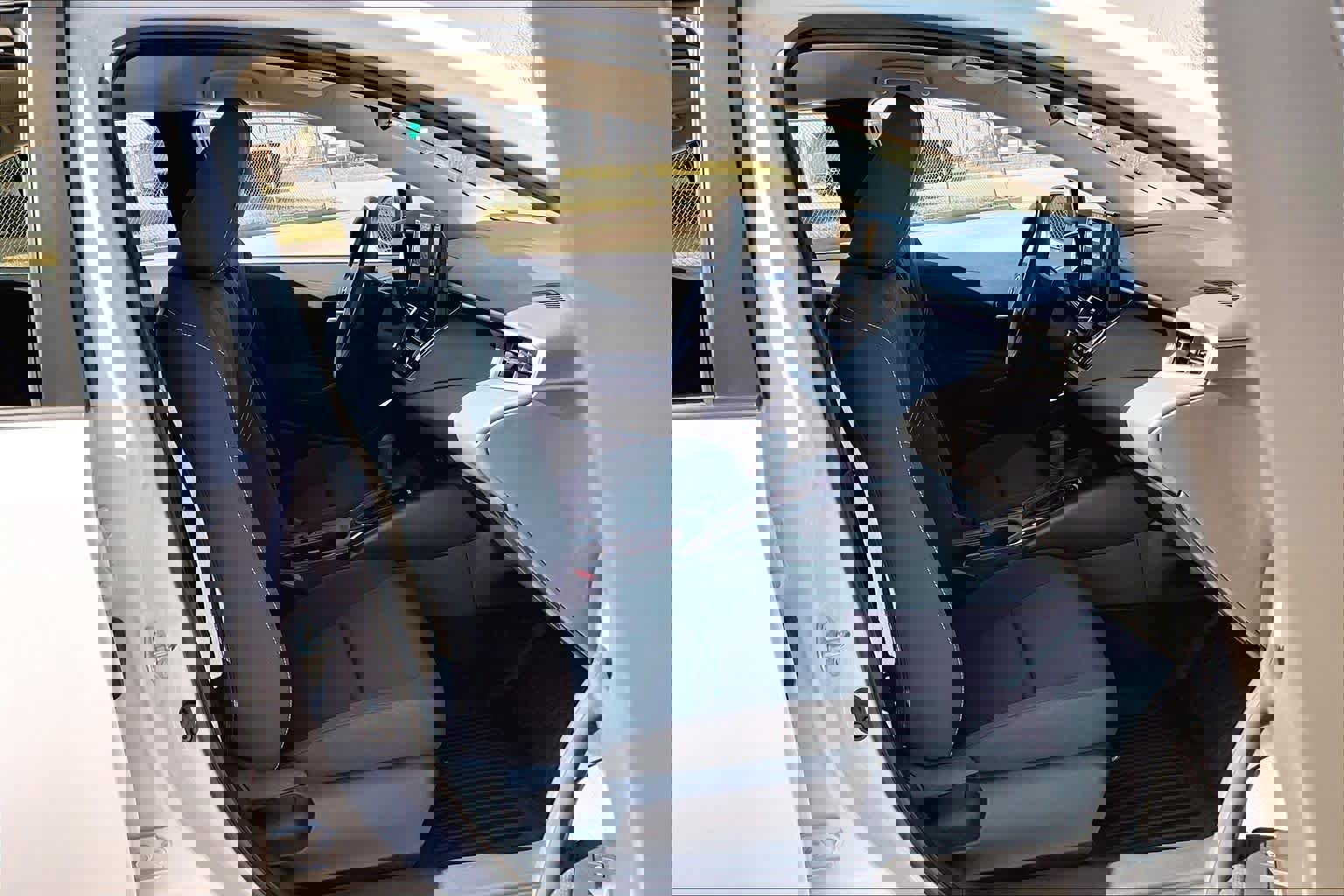 Used 2025 Toyota Corolla LE image 9