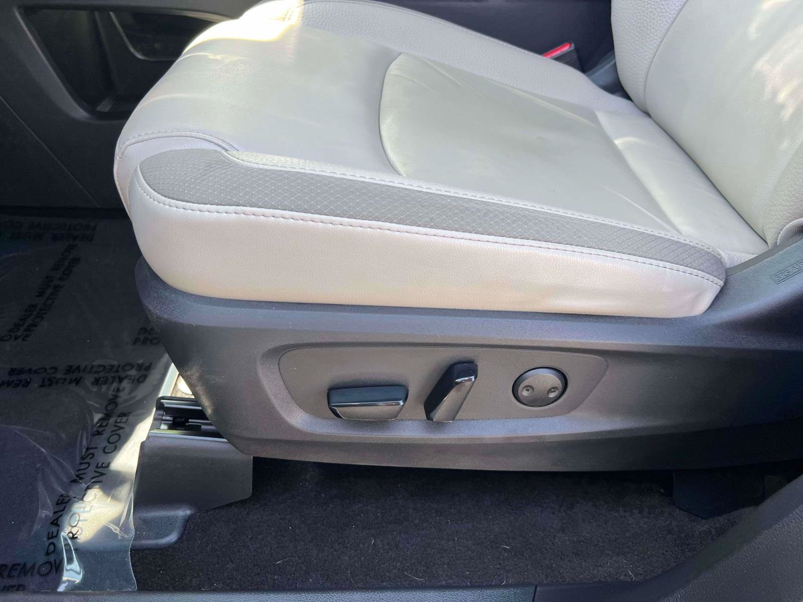 Used 2024 Nissan Pathfinder SL AWD/4WD image 21