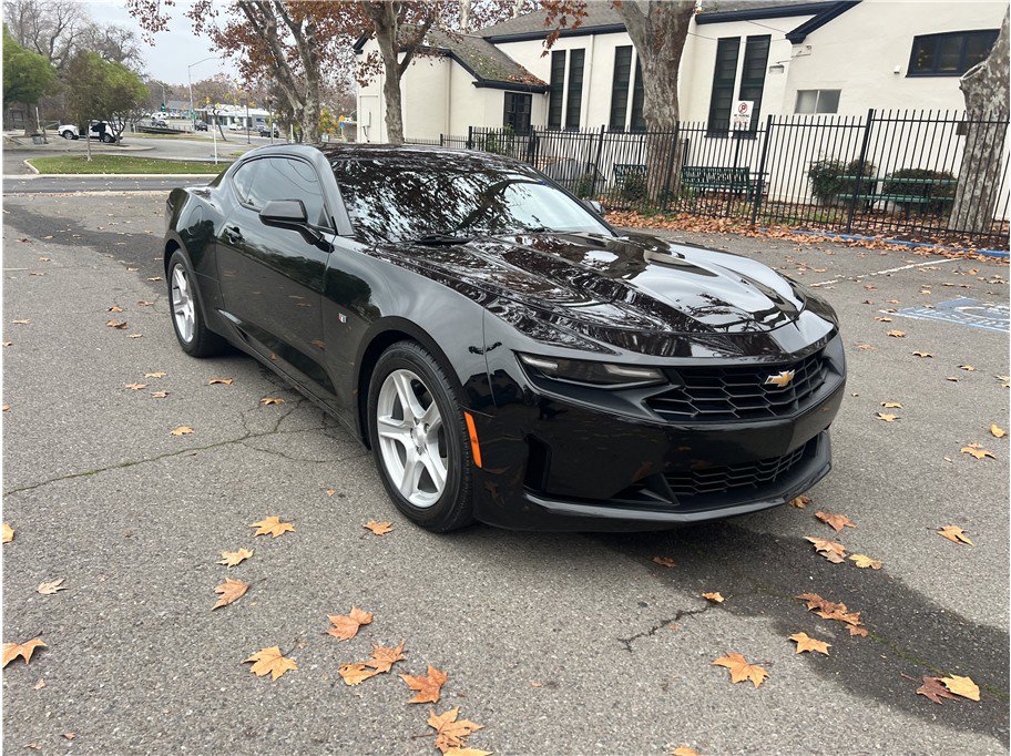 Used 2023 Chevrolet Camaro LT image 1