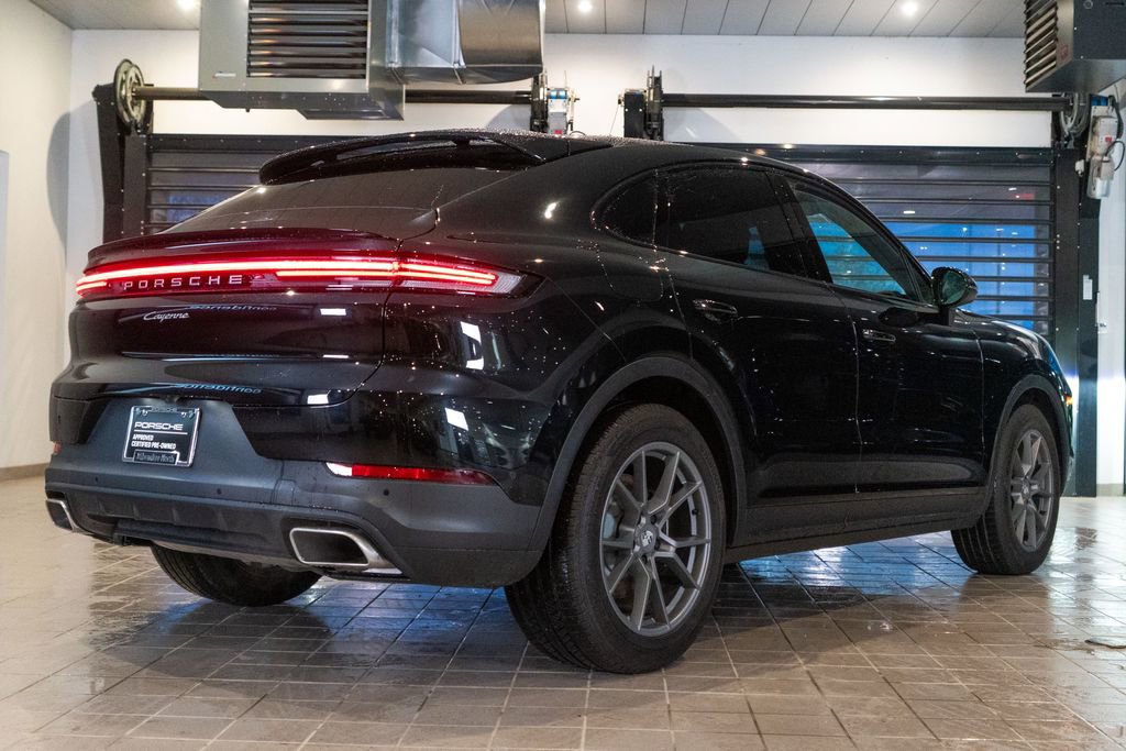 Certified 2025 Porsche Cayenne Coupe image 9